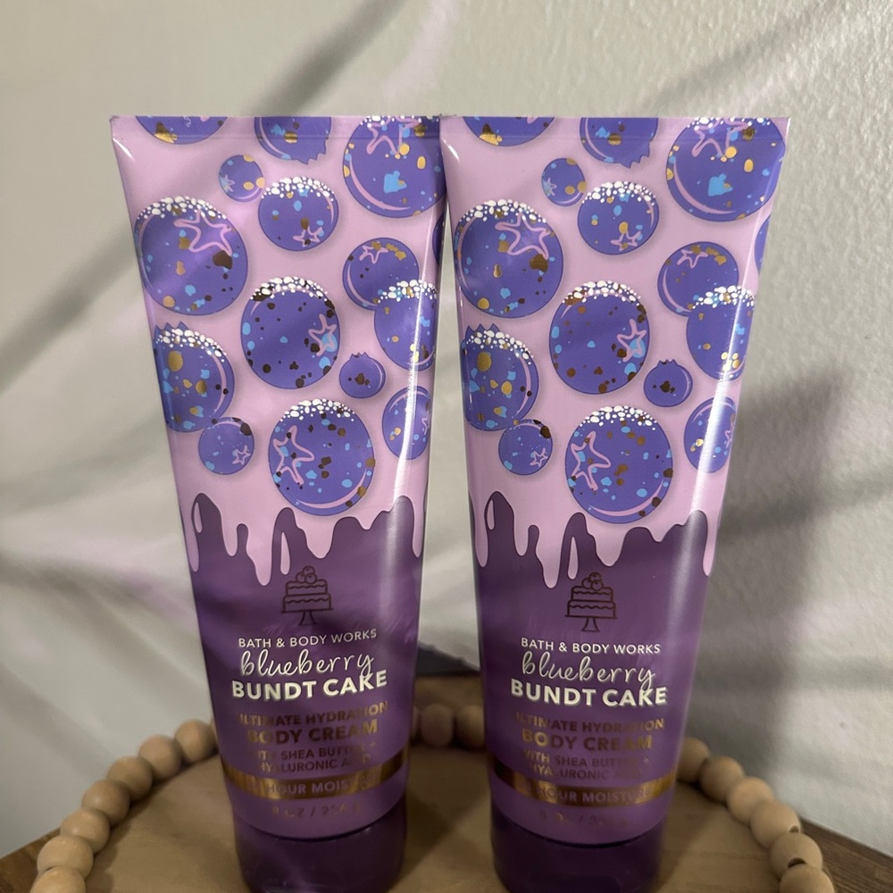 Bath & Body Works Blueberry Bundt Cake Body Cream - Purple and Blue